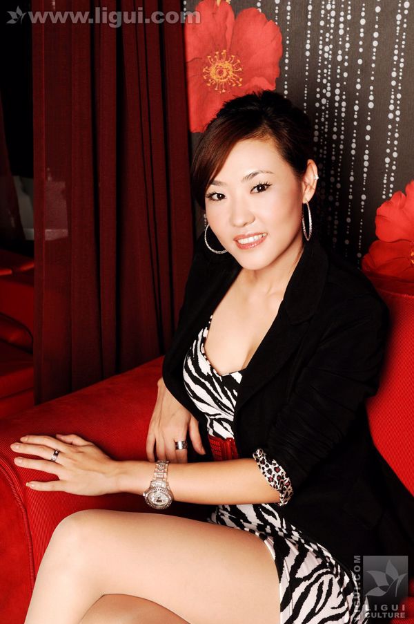 Modelo CoCo "Consiéntete" [丽 柜 LiGui] Foto de hermosas piernas y pies de jade