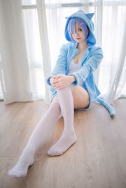 Sister Ono dengan "Rem Blue Elf"